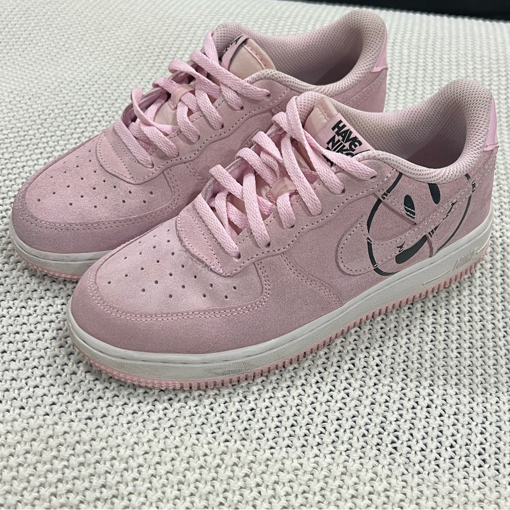 Nike Pink Air Force 1 Low Limited Edition - Picture 4 of 13